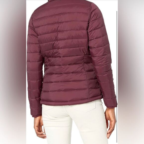 Amazon Essentials Women's Lightweight Long-Sleeve Water-Resistant Puffer Jacket - Picture 4 of 13